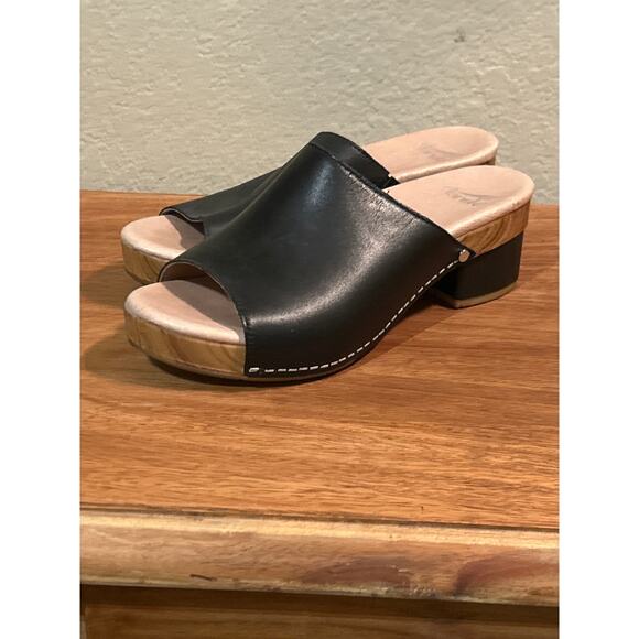 Dansko Women's Maci Black Leather Slide Clogs - Picture 1 of 8